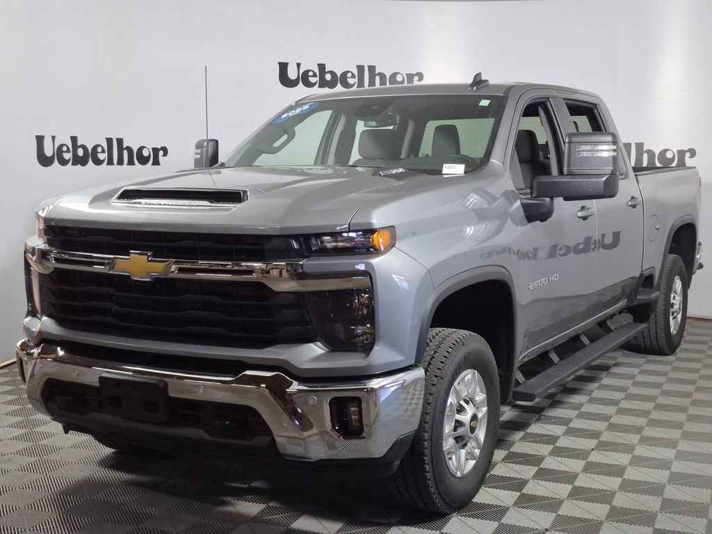 Used 2026 Chevrolet Silverado 2500 LT w/ All Star Edition AWD/4WD image 3