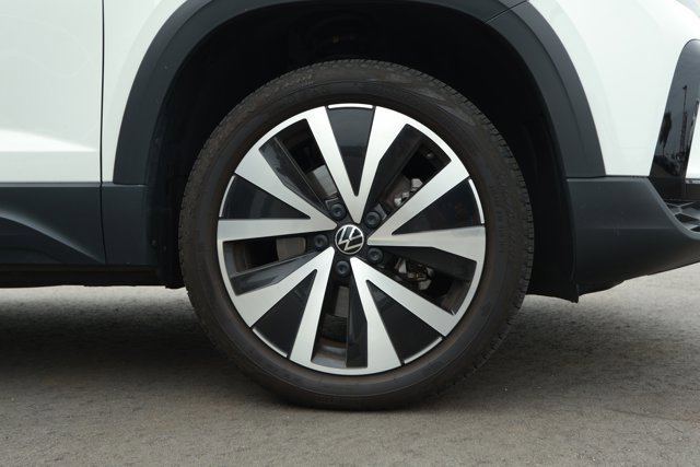 Used 2023 Volkswagen Taos SE FWD image 5