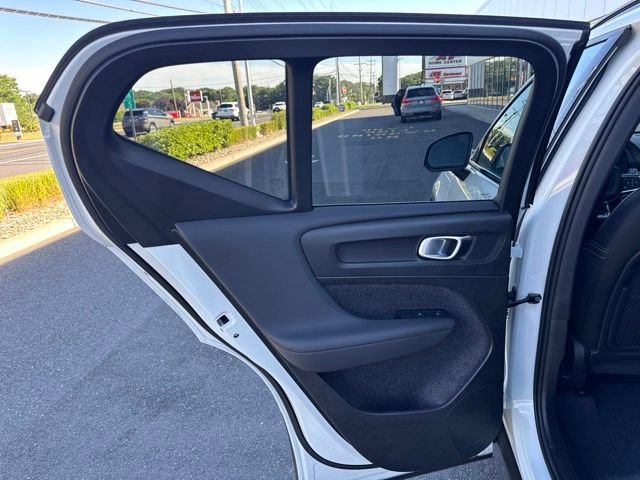 Certified 2025 Volvo XC40 B5 Plus AWD/4WD image 16