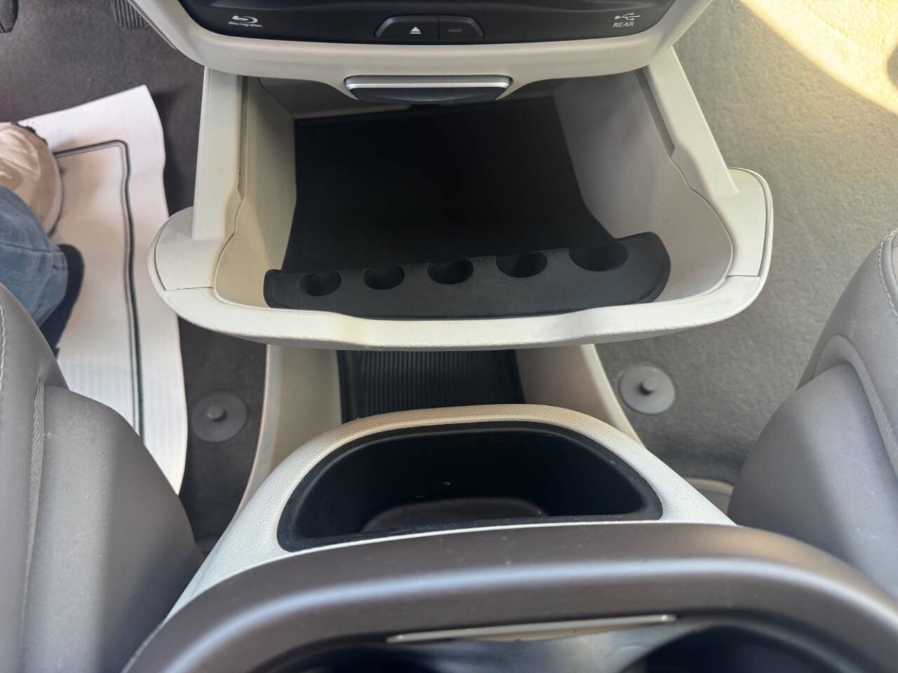 Used 2017 Chrysler Pacifica Touring-L Plus w/ Tire & Wheel Group image 16