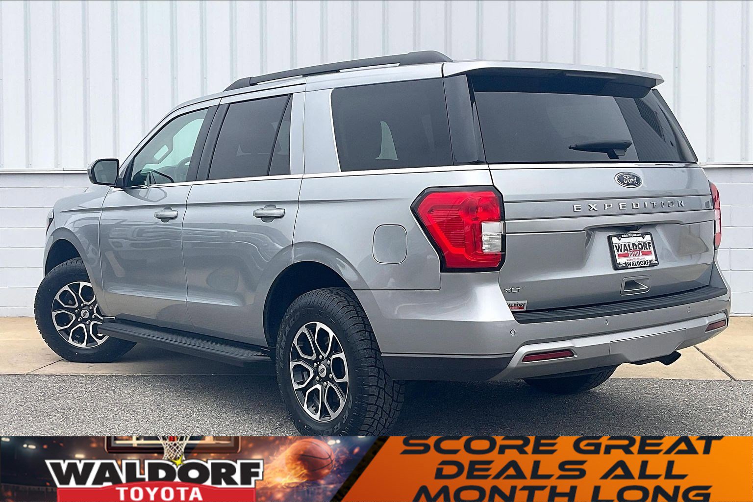Used 2024 Ford Expedition XLT image 15