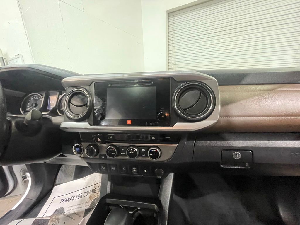 Used 2016 Toyota Tacoma Limited w/ Towing Package AWD/4WD image 25
