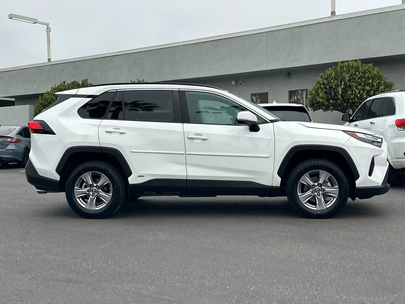 Used 2024 Toyota RAV4 LE AWD/4WD image 6