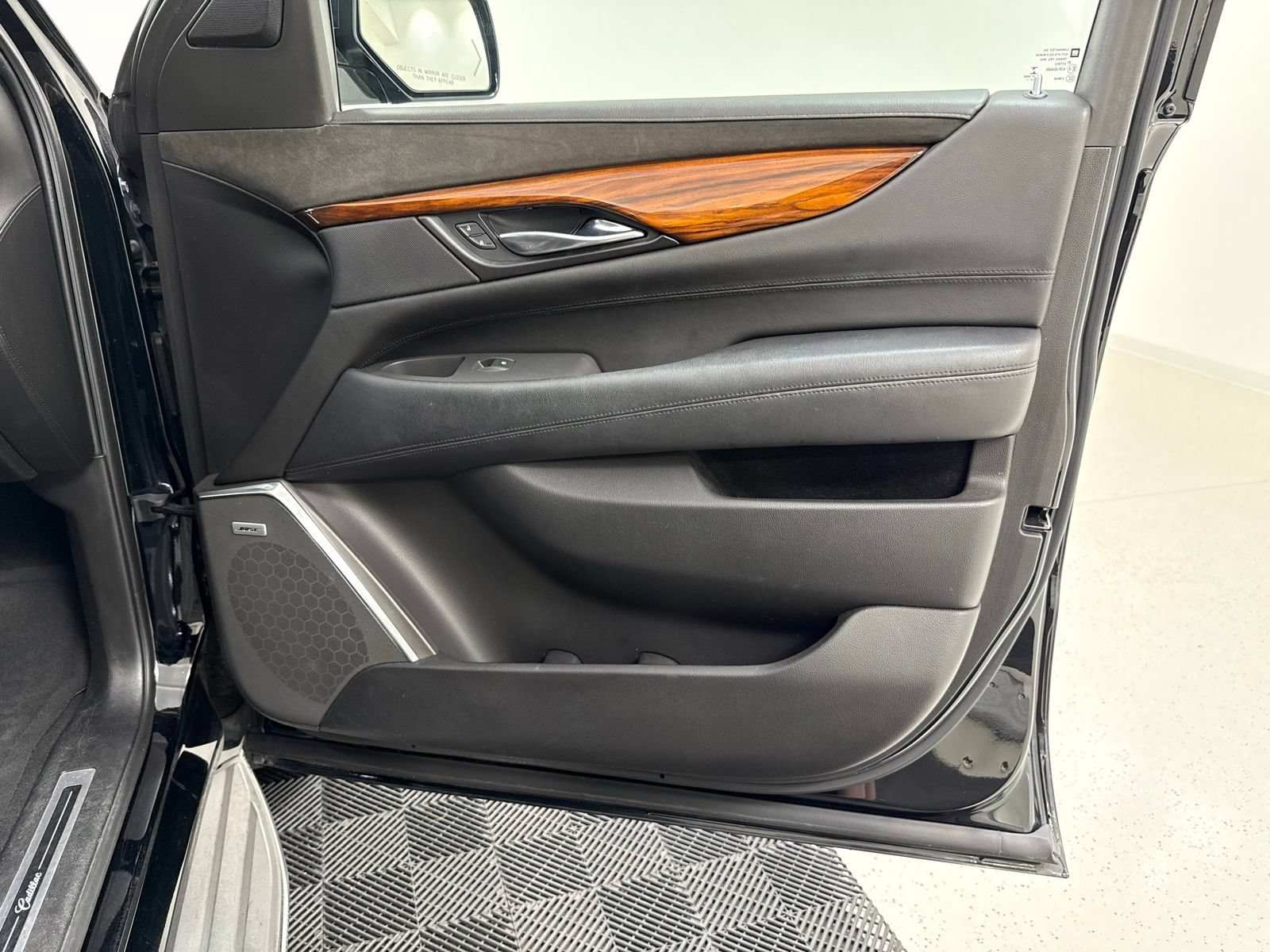 Used 2015 Cadillac Escalade 4WD image 30