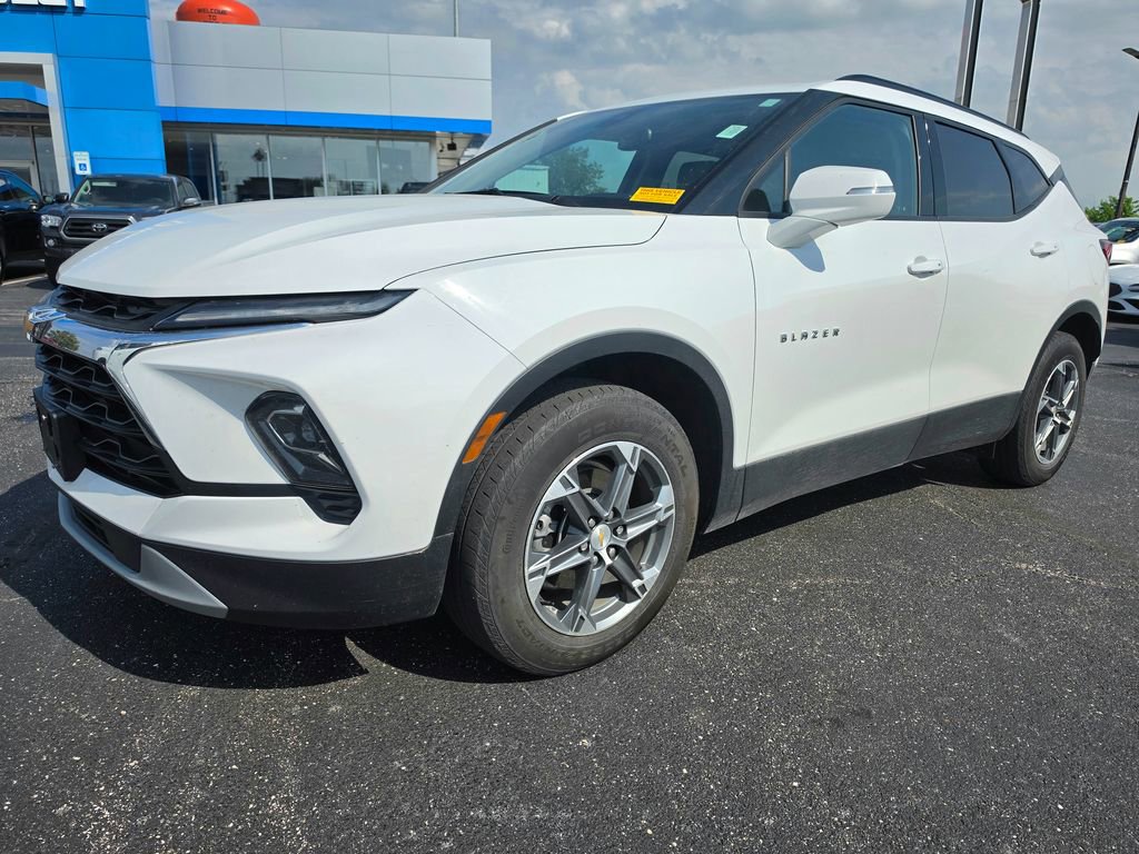 Used 2023 Chevrolet Blazer LT AWD/4WD image 2