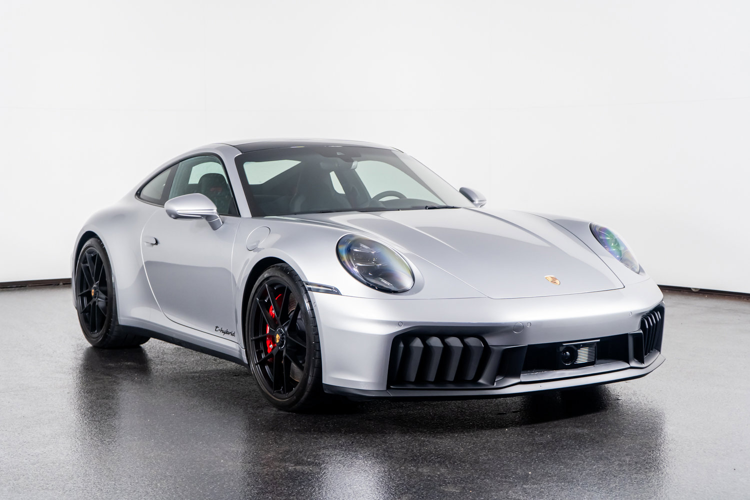 Used 2025 Porsche 911 Carrera GTS image 4