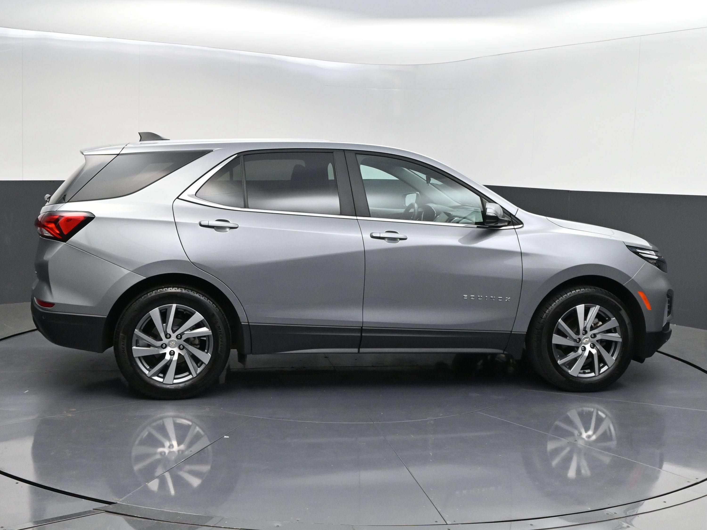 Used 2024 Chevrolet Equinox LT FWD image 8
