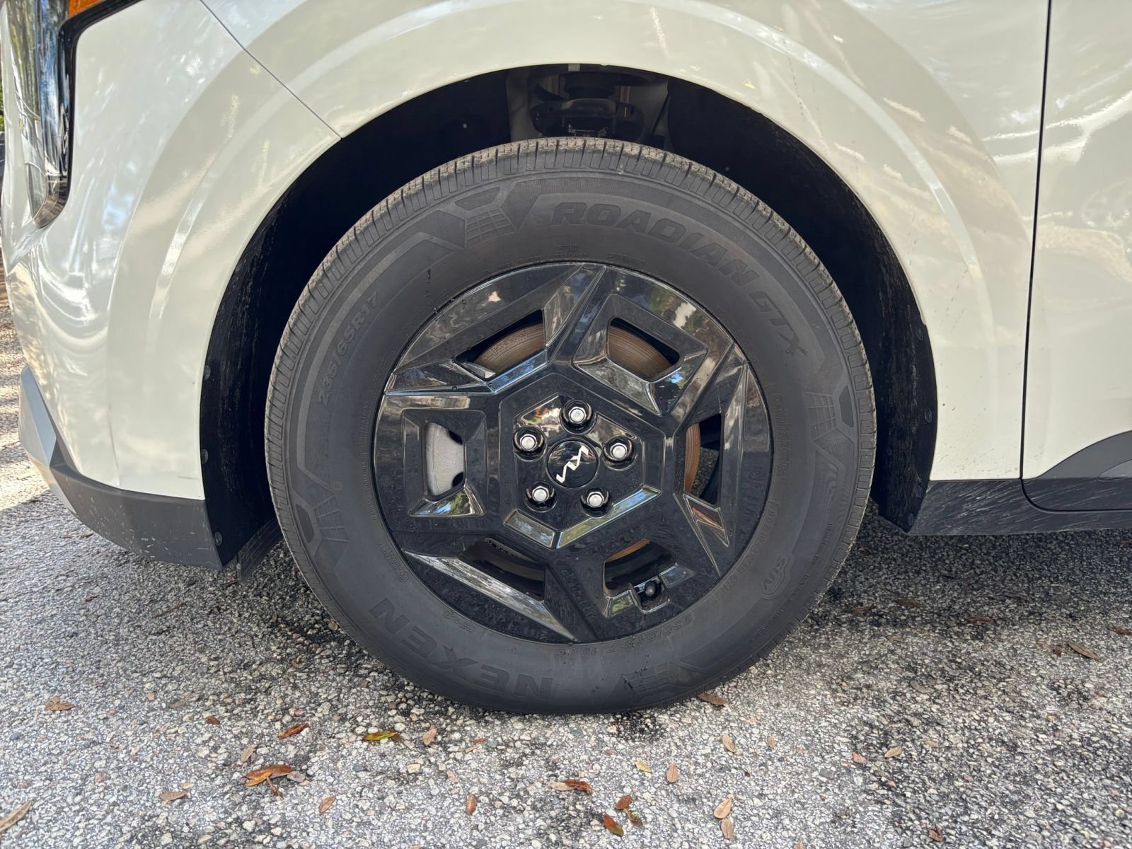 Used 2026 Kia Carnival FWD image 32