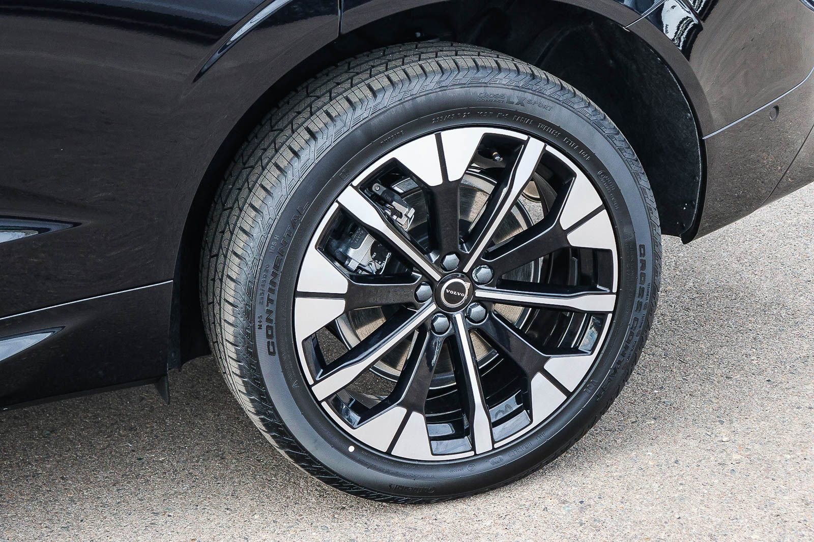 New 2026 Volvo XC60 T8 Plus w/ Protection Package Premier image 10