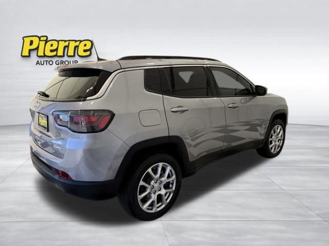 Used 2023 Jeep Compass Latitude w/ Sun and Sound Group image 5