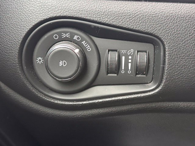 Used 2017 Jeep Renegade Limited AWD/4WD image 18