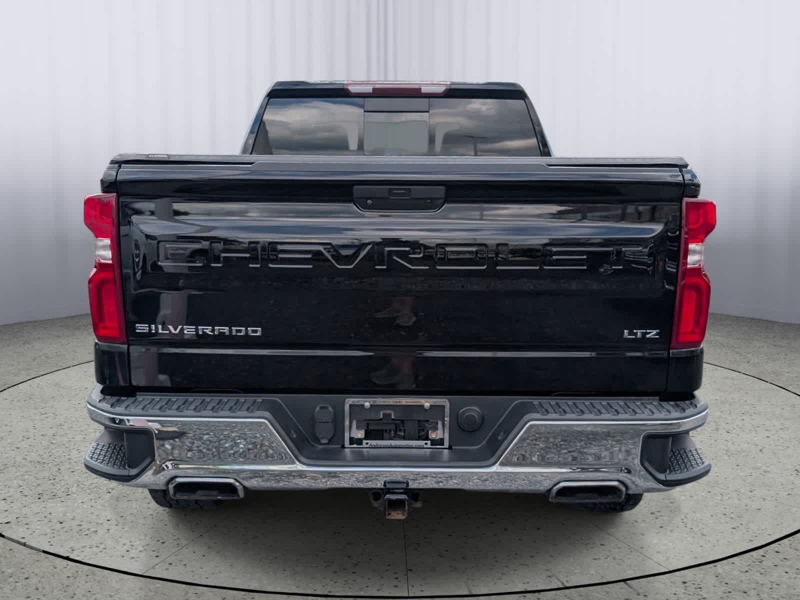 Used 2019 Chevrolet Silverado 1500 LTZ w/ LTZ Convenience Package AWD/4WD image 4