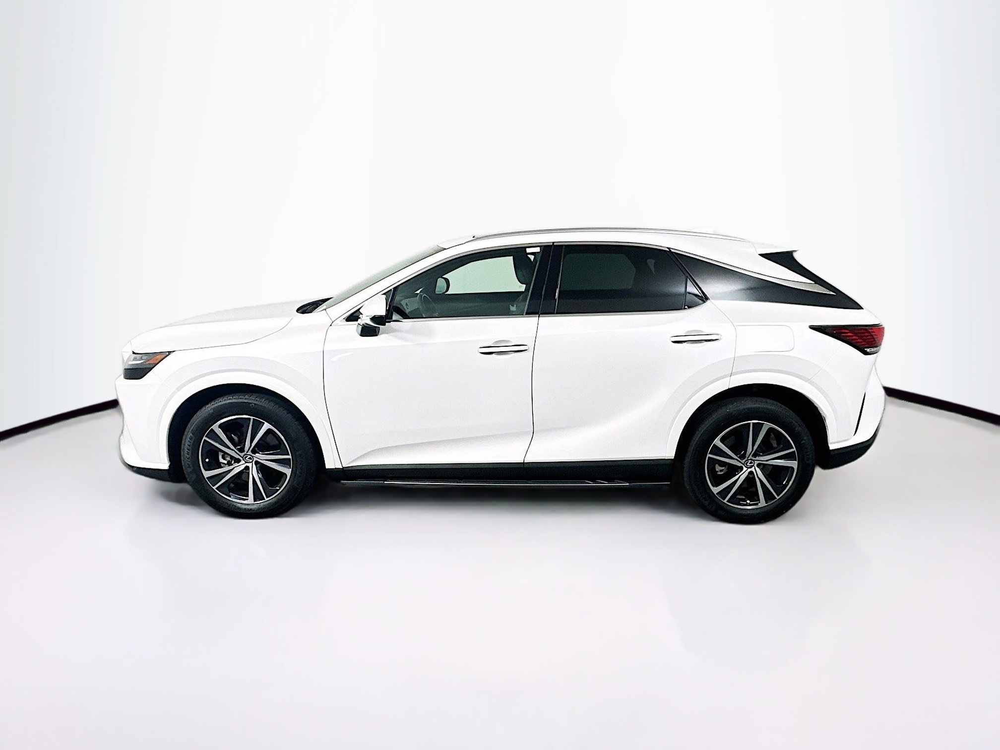 Used 2024 Lexus RX 350 FWD w/ Technology Package image 4