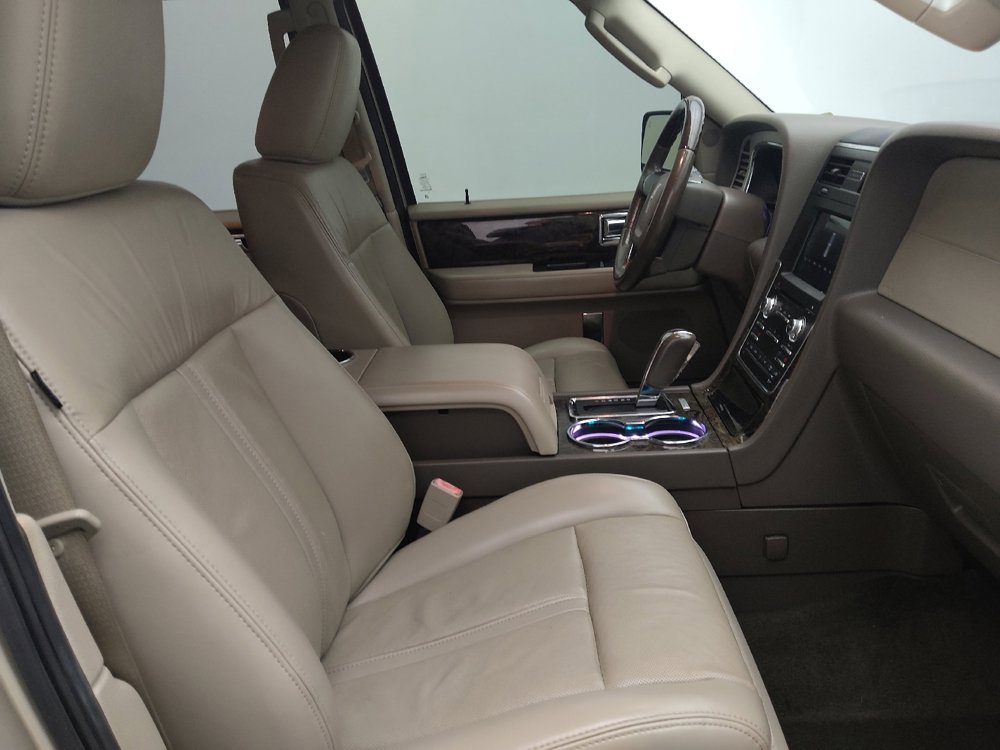 Used 2017 Lincoln Navigator Select RWD image 21