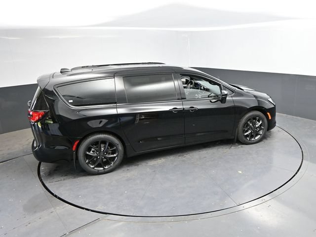 New 2027 Chrysler Pacifica Limited FWD image 41