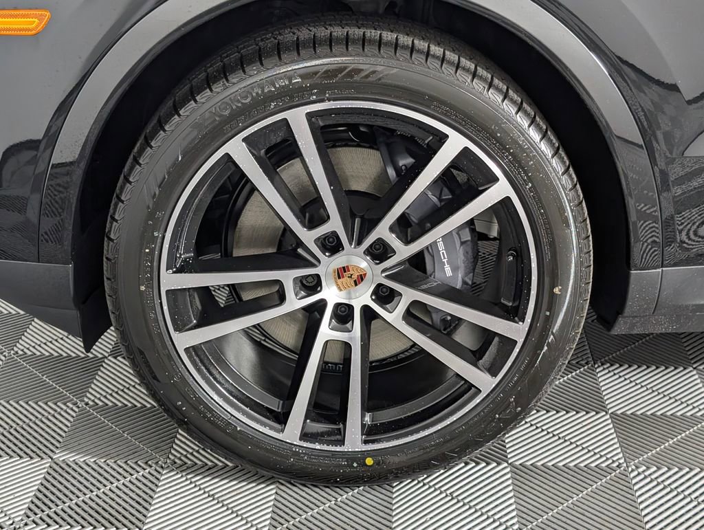New 2026 Porsche Cayenne Coupe image 11