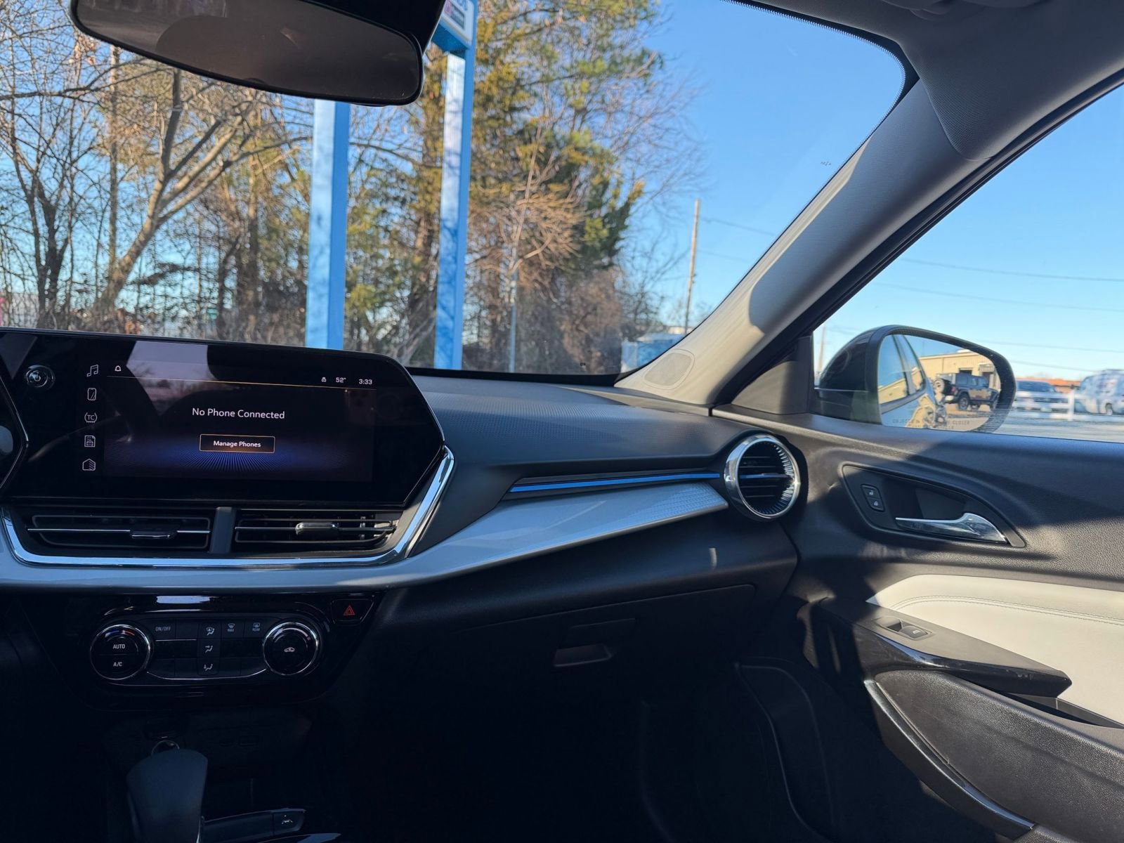 Used 2025 Chevrolet Trax LT image 33