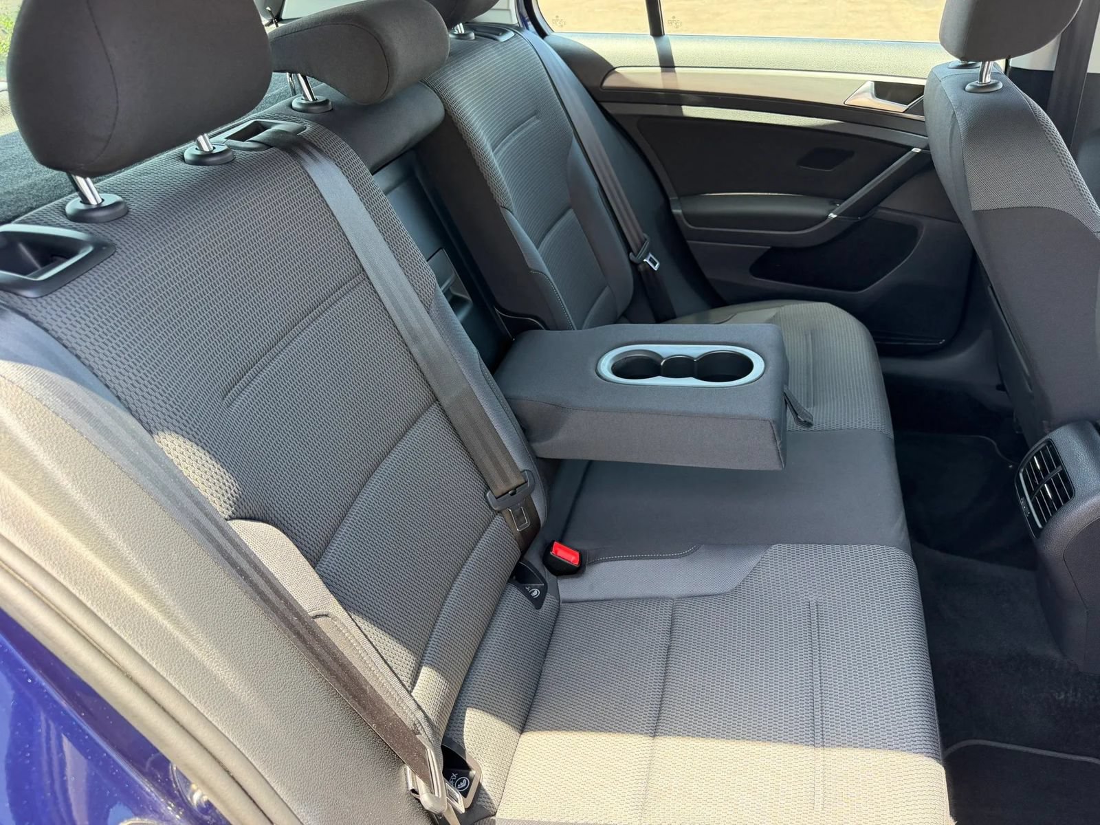 Used 2017 Volkswagen e-Golf SE FWD image 27