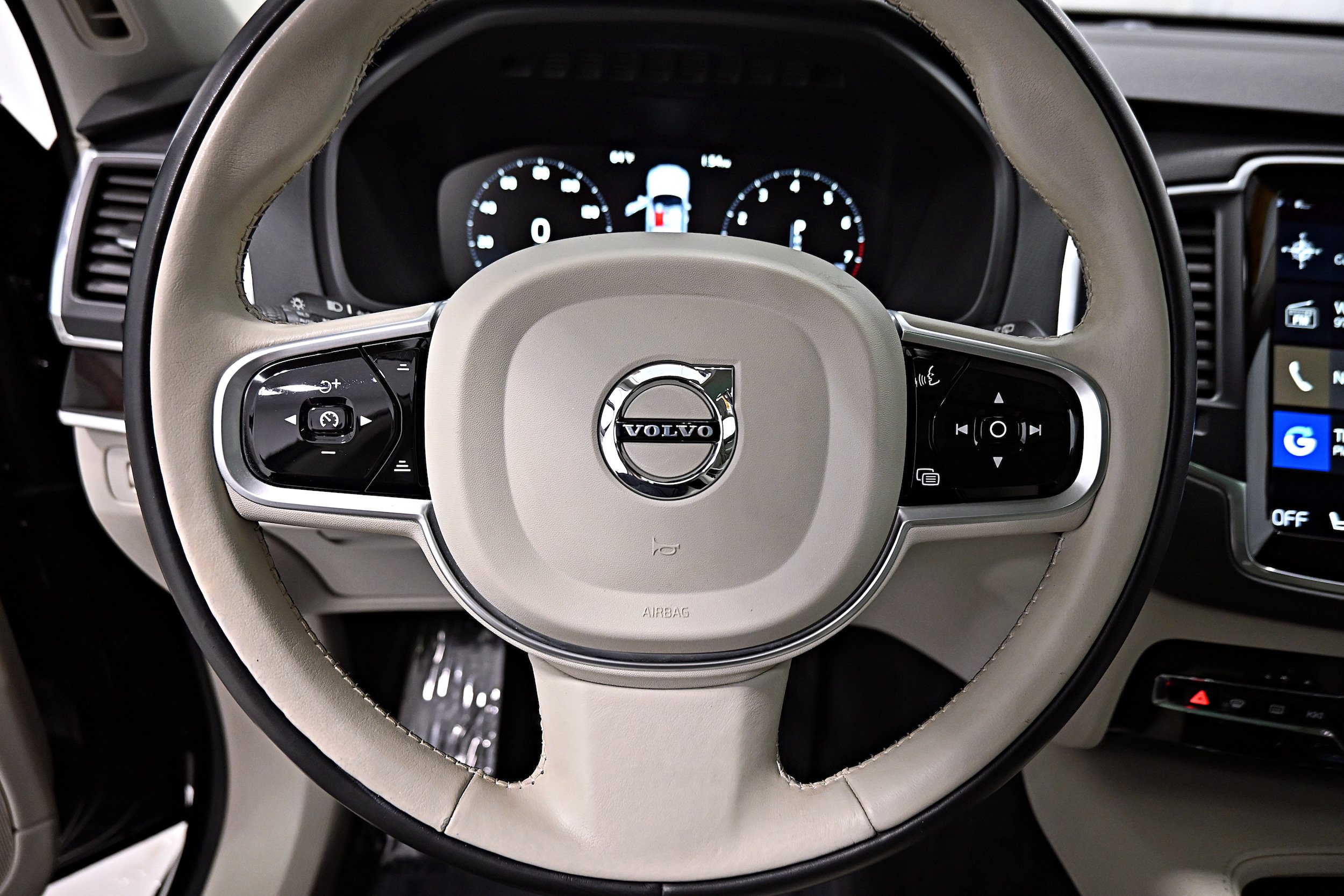 Used 2019 Volvo XC90 T6 Momentum w/ Advanced Package AWD/4WD image 6