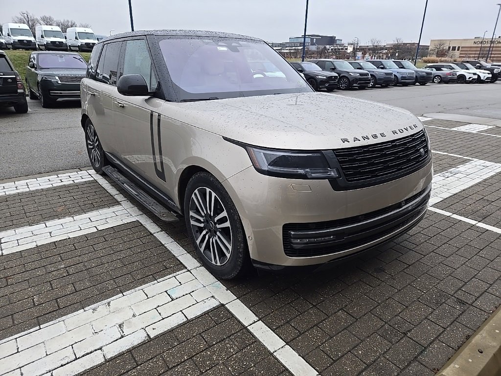 Used 2023 Land Rover Range Rover SE image 3