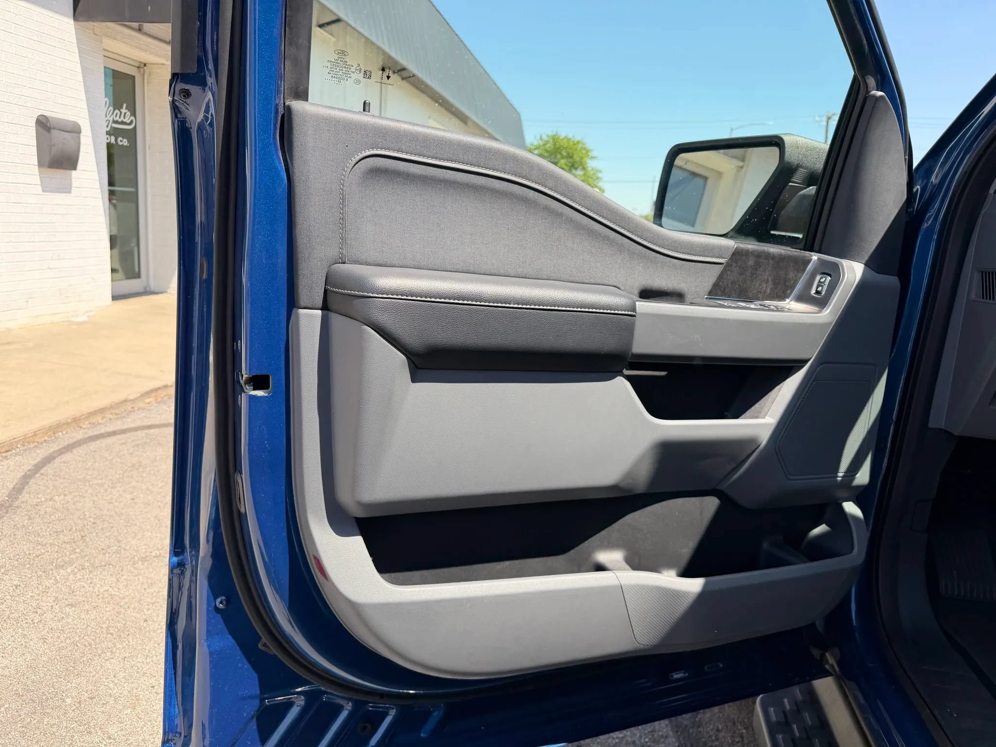 Used 2022 Ford F150 Lightning XLT AWD/4WD image 22