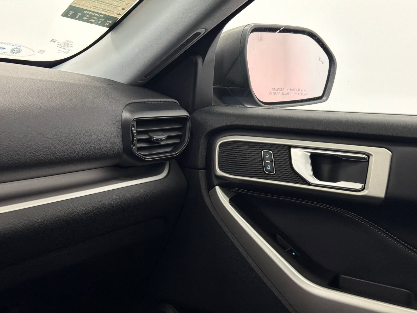 Used 2021 Ford Explorer XLT AWD/4WD image 30