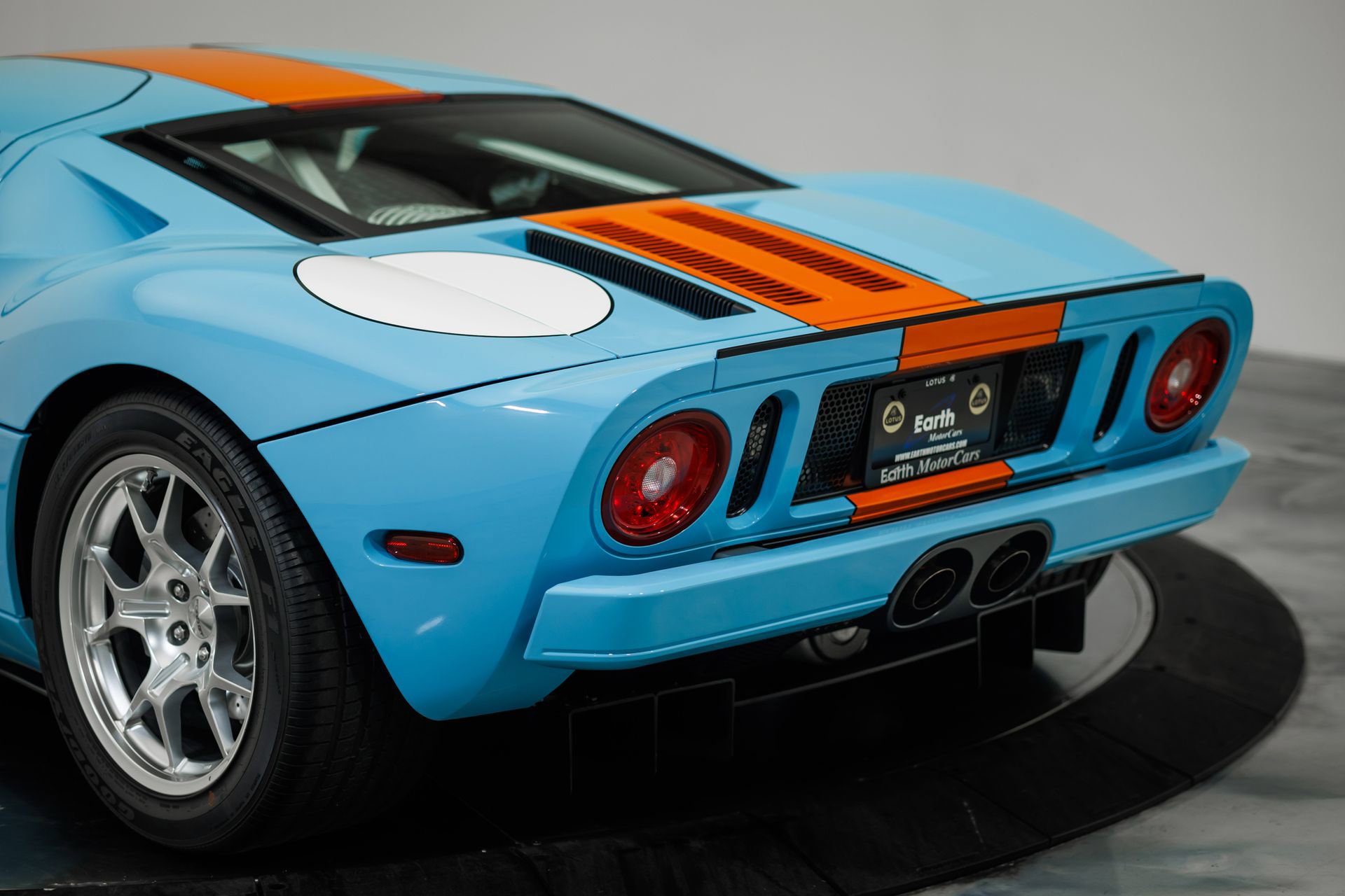 Used 2006 Ford GT RWD image 27