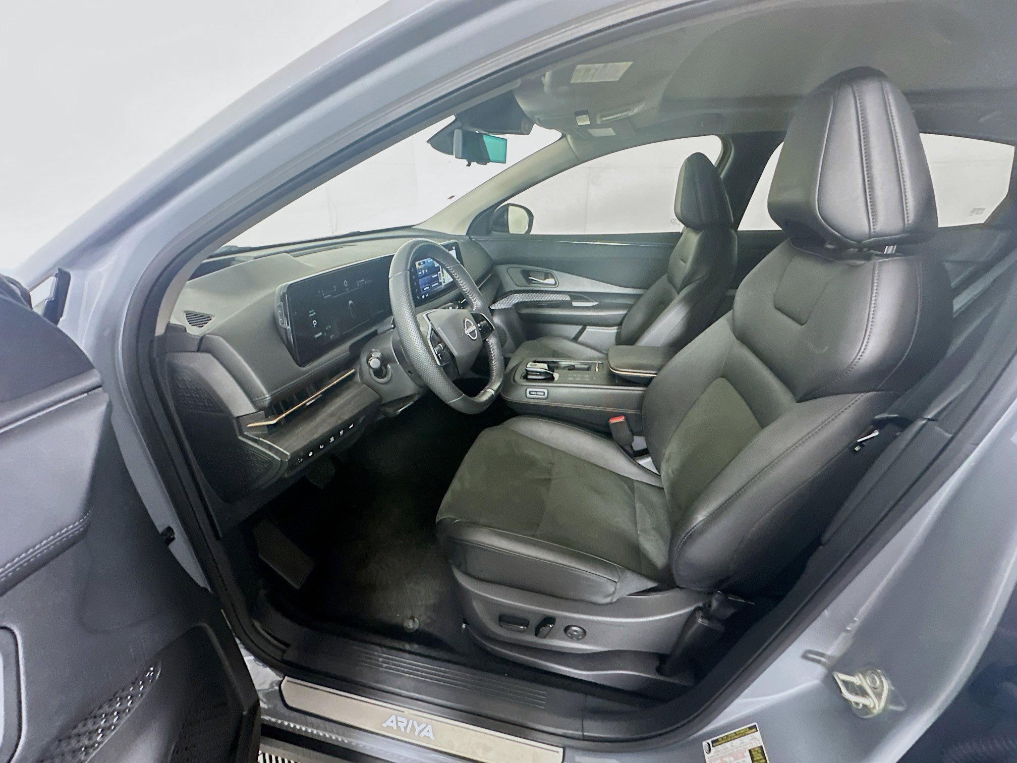 Used 2023 Nissan Ariya FWD image 13