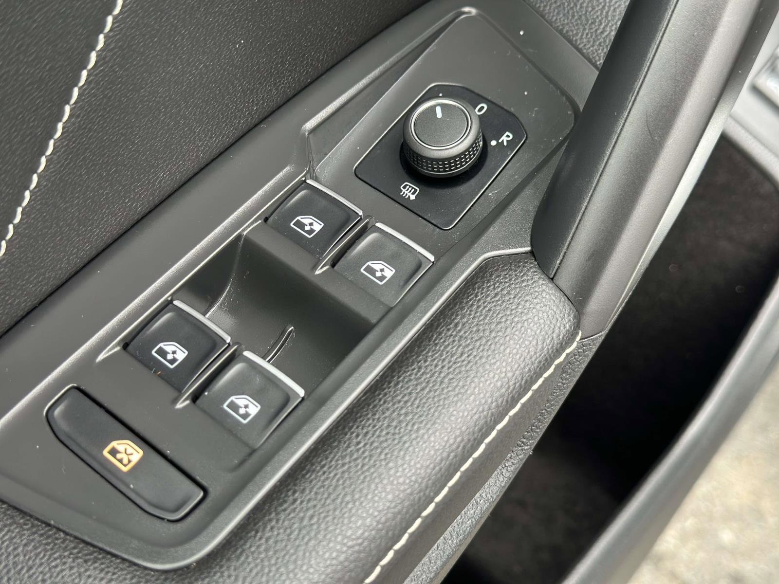 Used 2022 Volkswagen Tiguan SE image 21