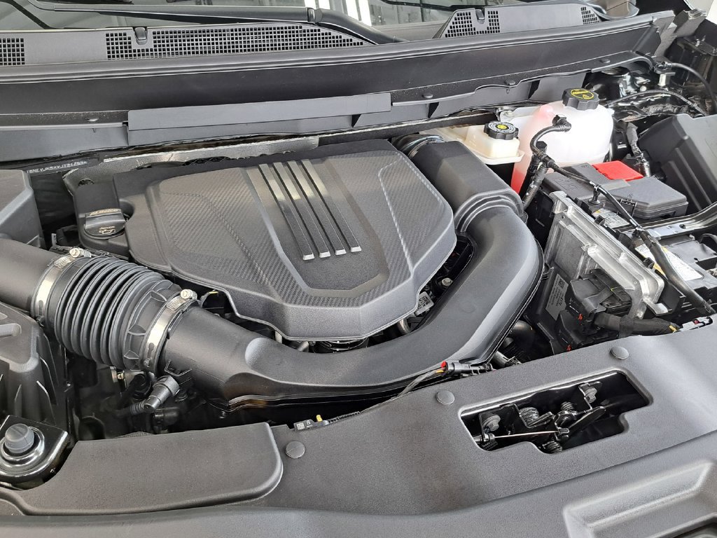 New 2027 Chevrolet Traverse Z71 w/ Enhanced Driving Package AWD/4WD image 15