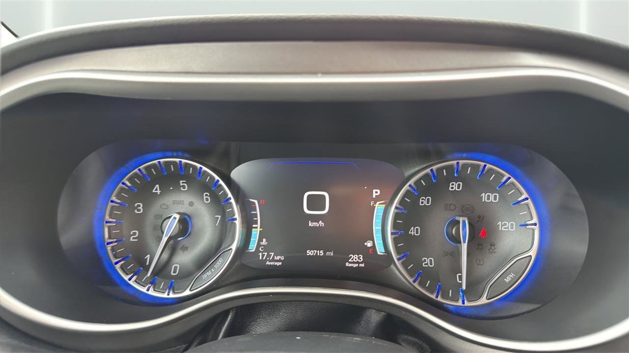 Used 2023 Chrysler Pacifica Touring-L image 21