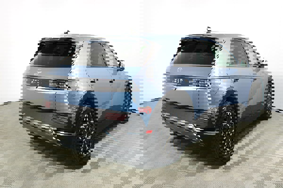 Used 2024 Hyundai Ioniq 5 SE image 32