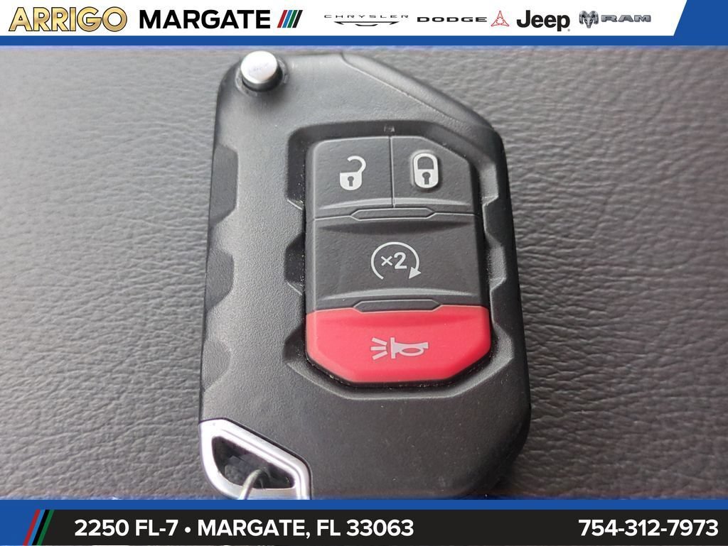 Used 2025 Jeep Wrangler Unlimited Sahara AWD/4WD image 30