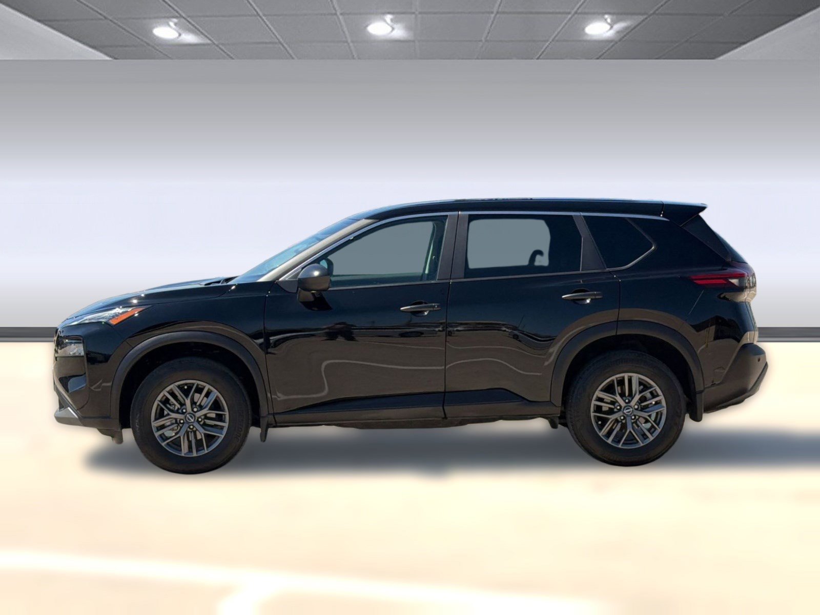 Used 2023 Nissan Rogue S image 2