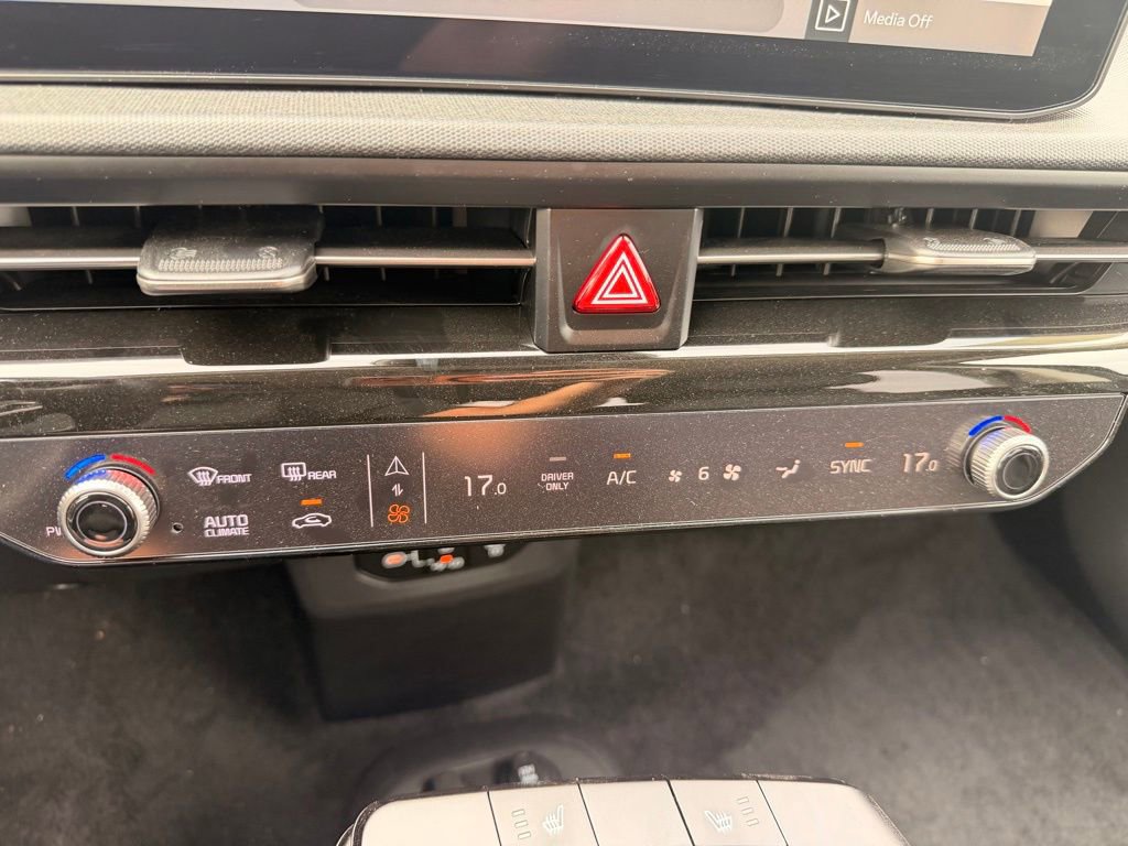 New 2025 Kia EV6 Light w/ Light LR Technology Package RWD image 20
