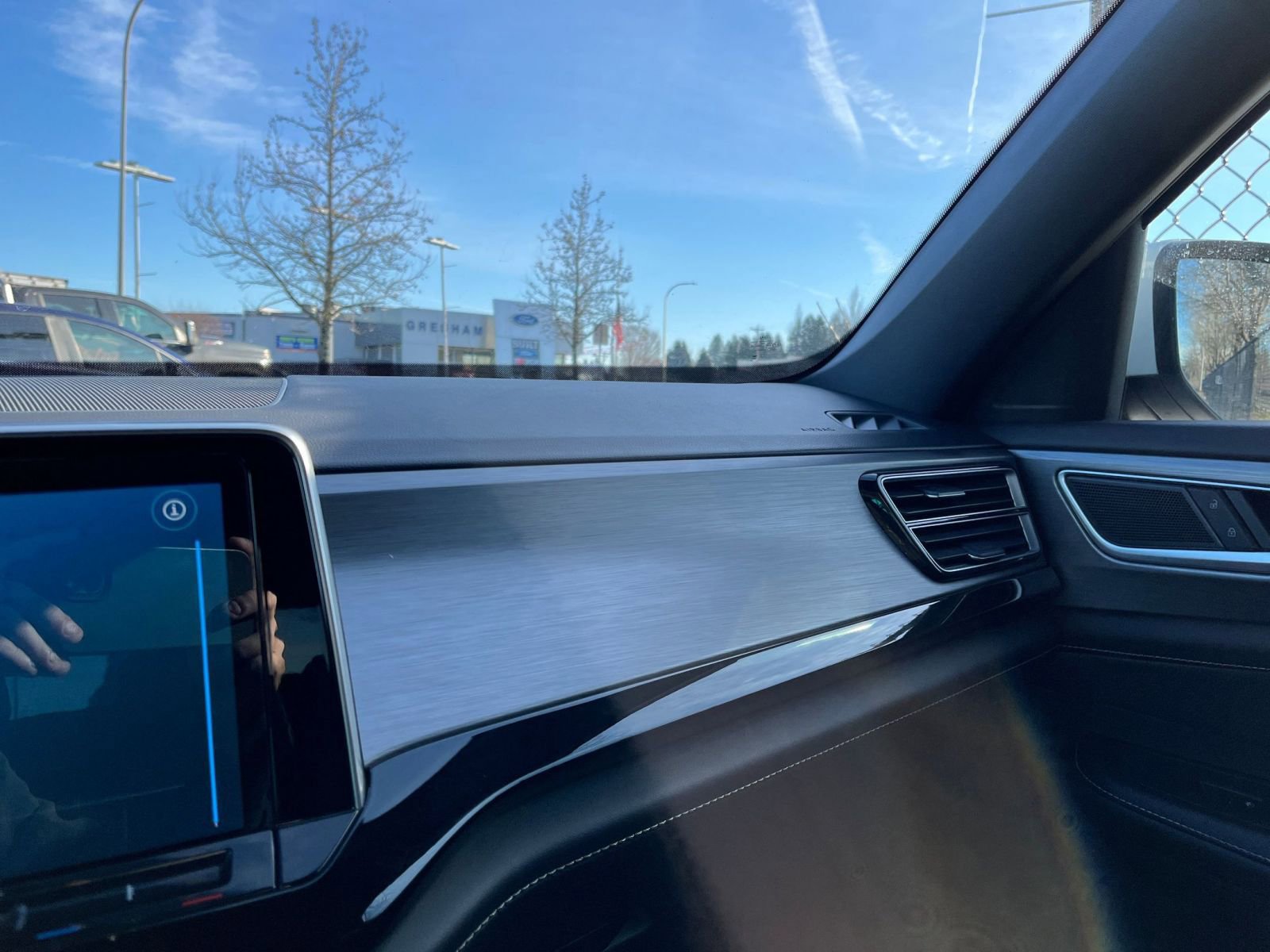 Used 2024 Volkswagen Atlas Cross Sport SE image 37