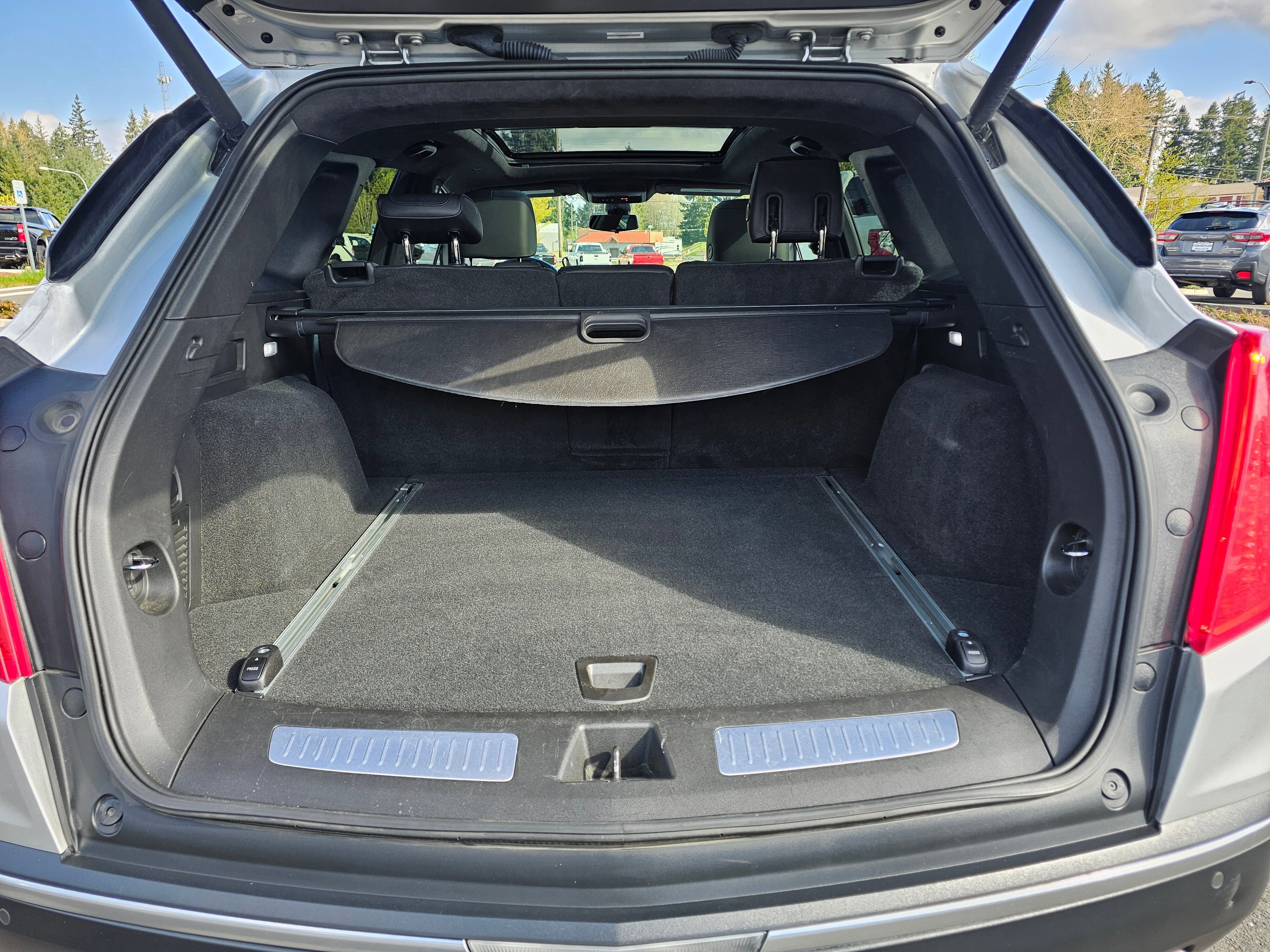 Used 2017 Cadillac XT5 Platinum w/ Driver Assist Package image 9