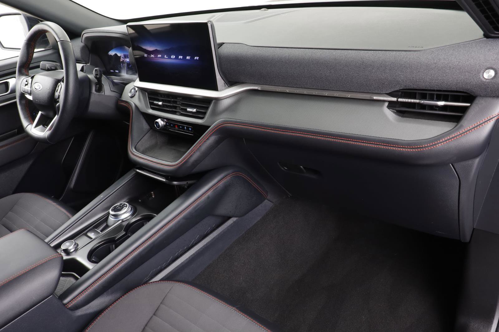 Used 2025 Ford Explorer ST-Line w/ ST-Line Street Pack image 23