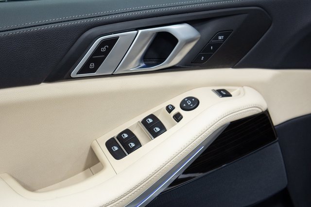 Used 2021 BMW X5 xDrive40i w/ Convenience Package image 14