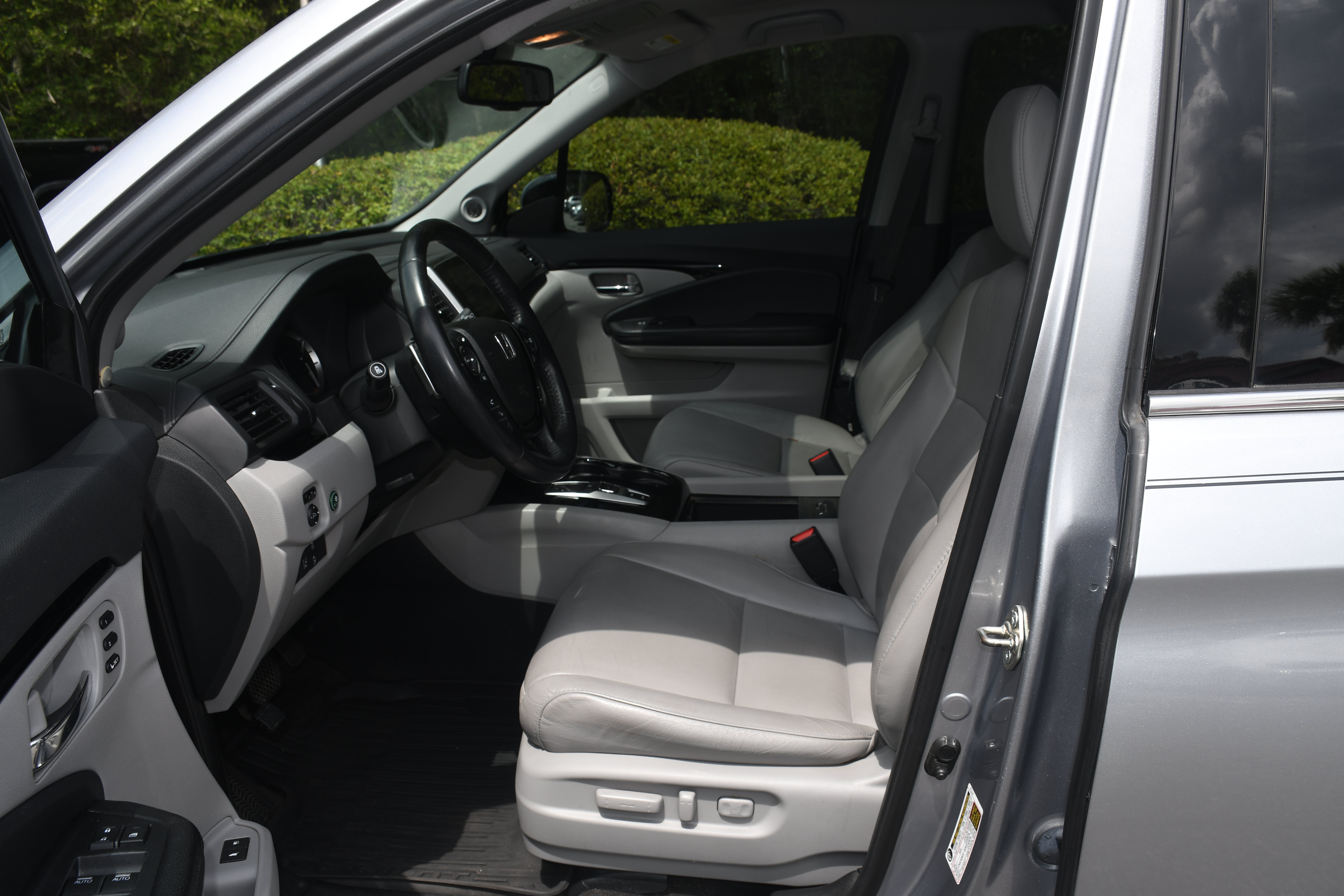 Used 2017 Honda Pilot Touring image 8