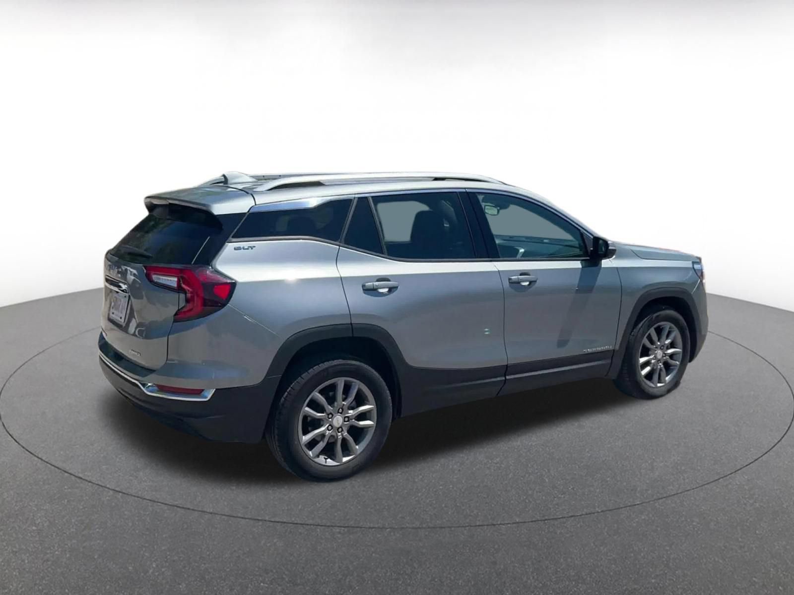 Used 2024 GMC Terrain SLT AWD/4WD image 15