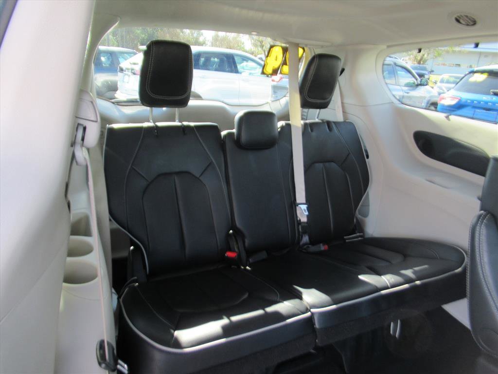 Used 2024 Chrysler Pacifica Limited image 31