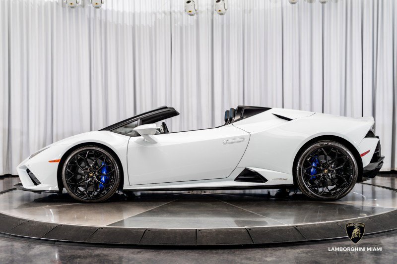 Used 2022 Lamborghini Huracan EVO image 12