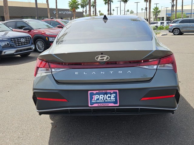 Used 2025 Hyundai Elantra SE FWD image 6