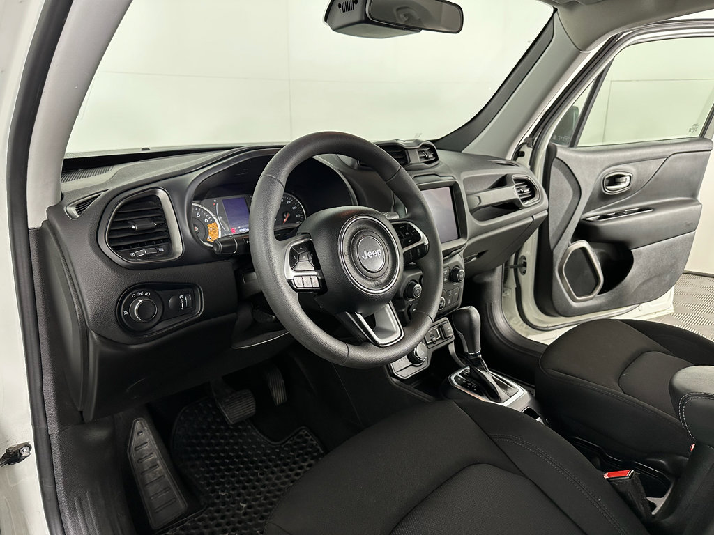 Used 2023 Jeep Renegade Latitude AWD/4WD image 2