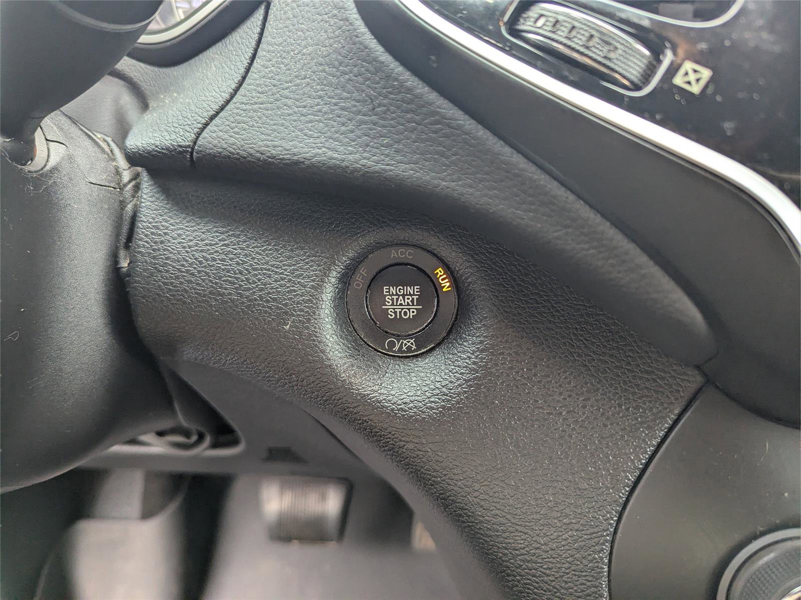 Used 2020 Jeep Cherokee Limited image 25