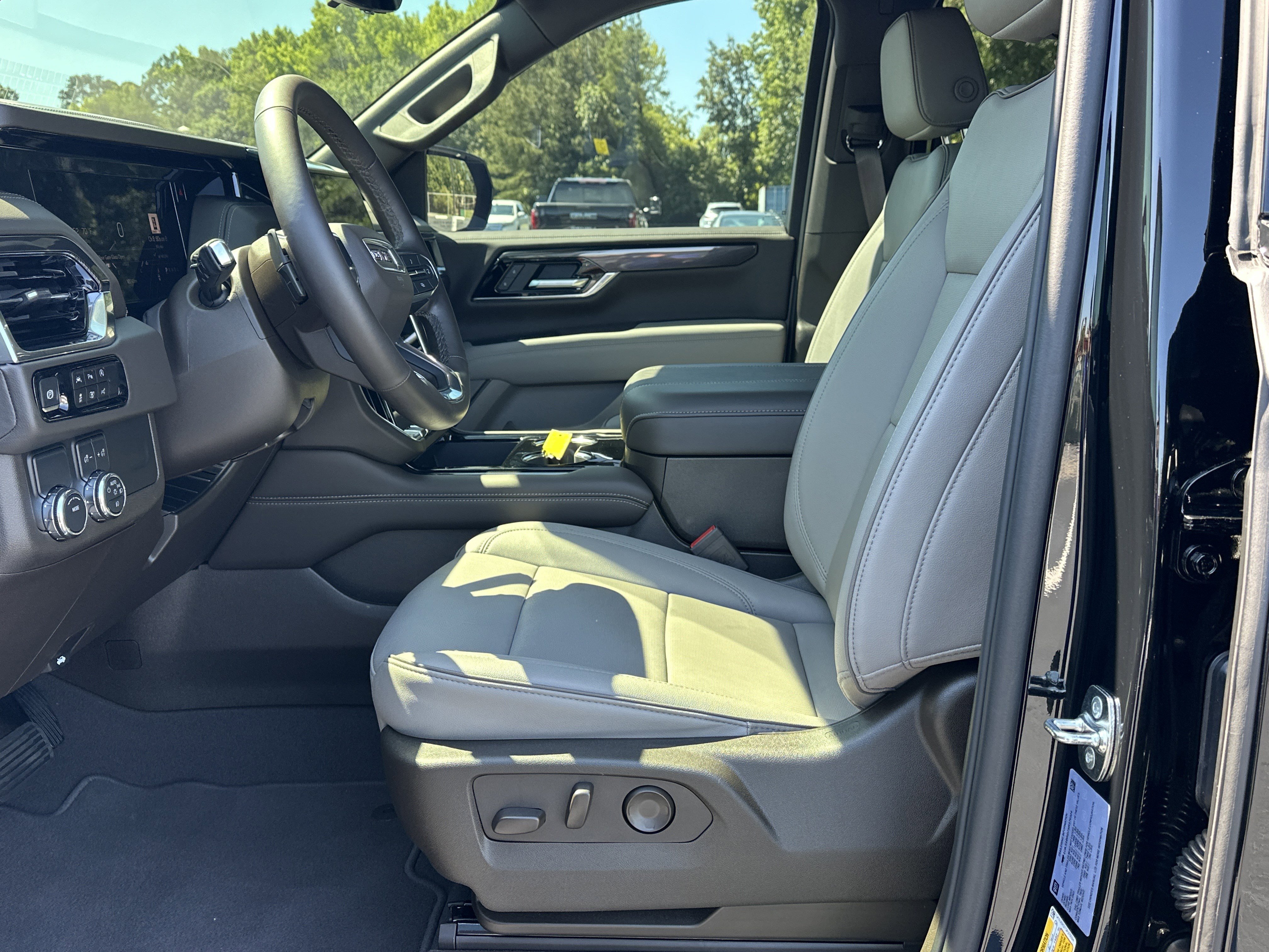 Used 2025 GMC Yukon Elevation w/ Technology Package RWD image 9