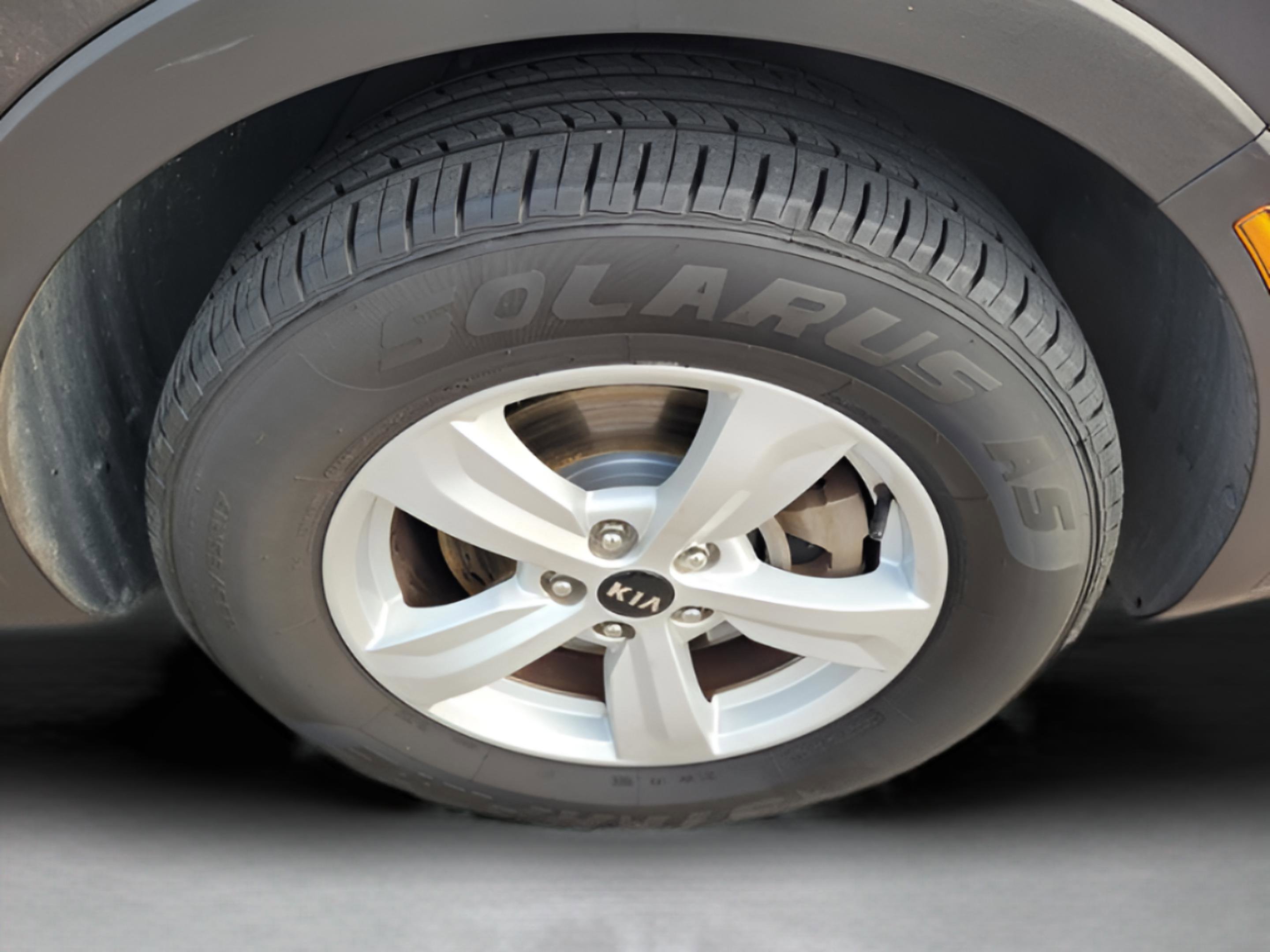 Used 2021 Kia Sorento LX image 19