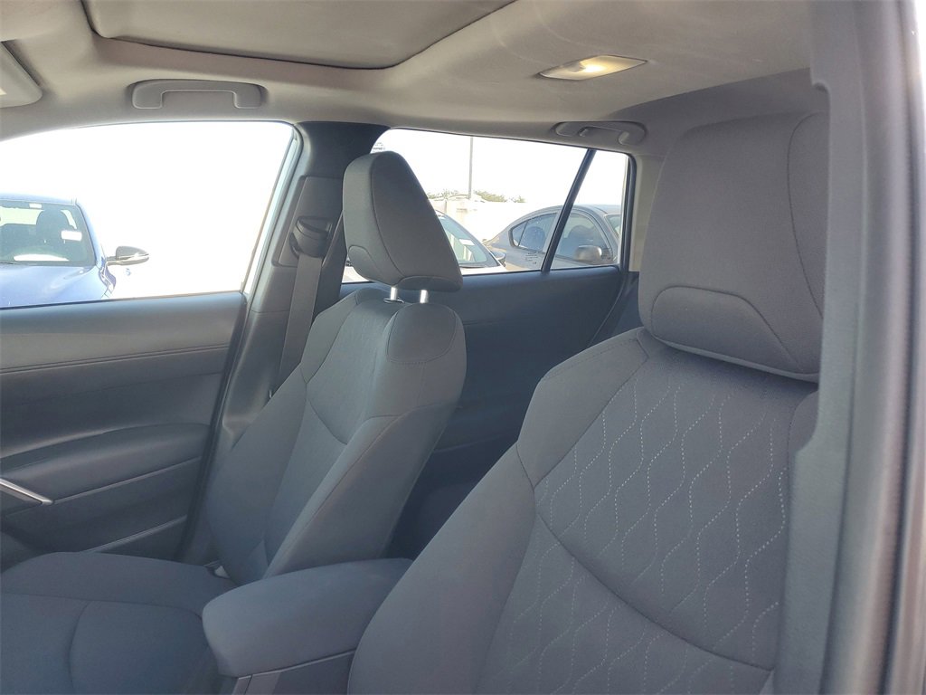 Used 2022 Toyota Corolla Cross LE image 16