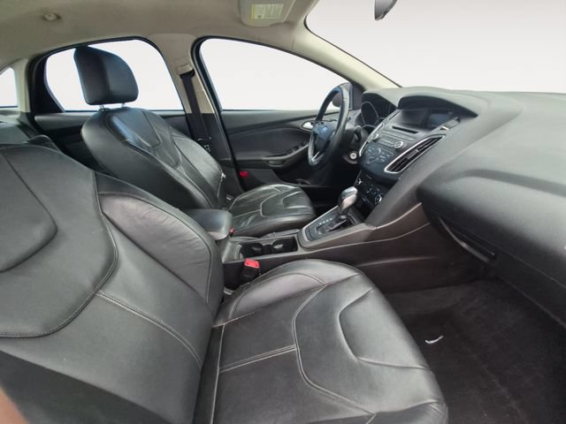 Used 2015 Ford Focus SE w/ Equipment Group 201A FWD image 12